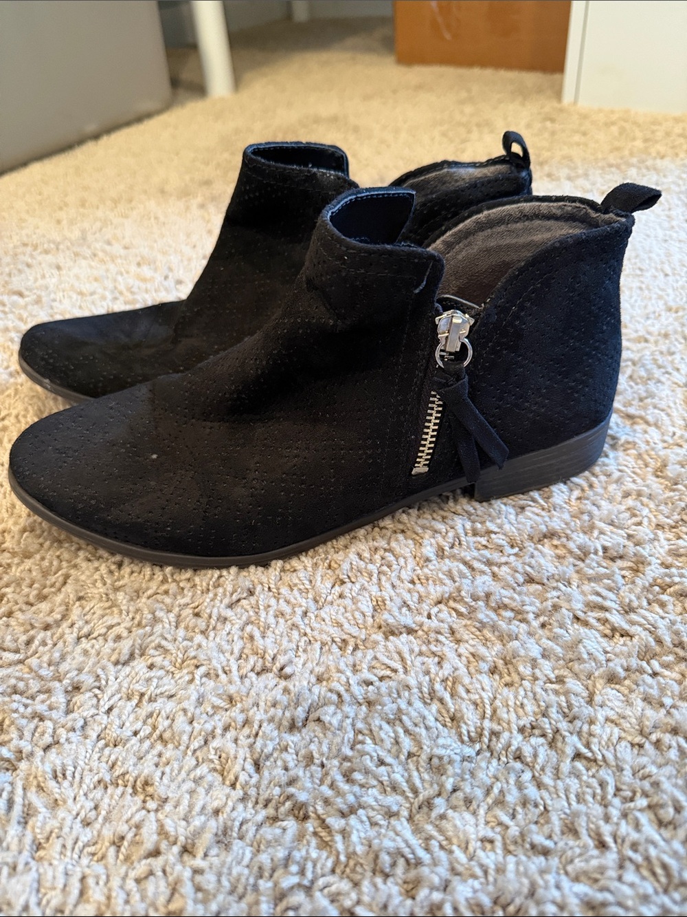 Dr. Scholls Black Suede Side-Zip Ankle Boots 
Size 8 
Smoke free home.